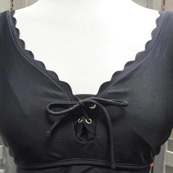 Grommet Scallop Full Coverage One Piece Swimsuit | Kona Sol - Picture 3 of 10